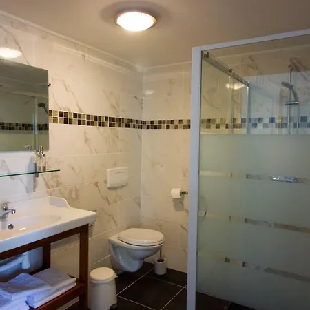 Domaine Des Lilas Bed & Breakfast *